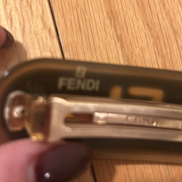Fendi tortoise barrette - Picture 3 of 4